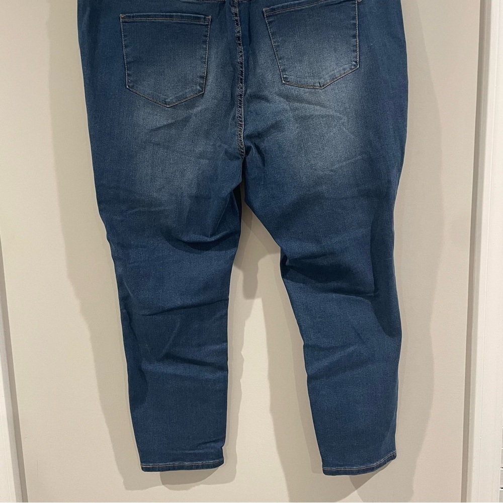NEW Tahari Women’s Plus Size Mid-Rise Skinny Jeans, Roanne Medium Wash, Size 24W - Picture 8 of 11